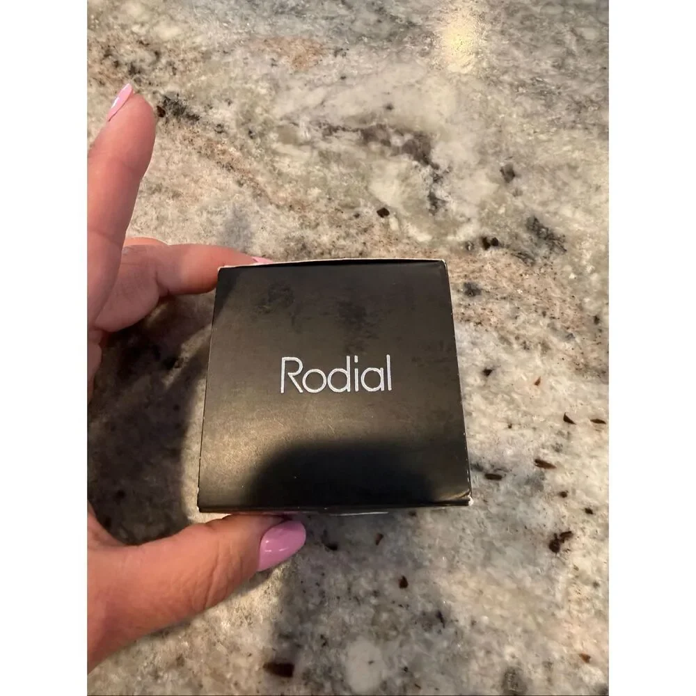 Rodial Glass Powder - Picture 2 of 8
